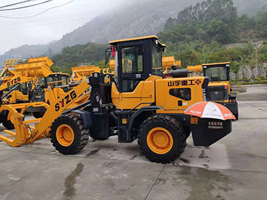 恭喜羅總喜提新車，山宇裝載機(jī)940走起，山宇重工，助您成功！